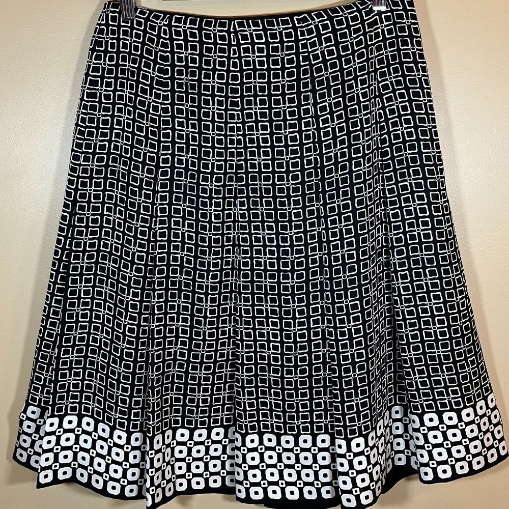 #130 Talbots  Silk Skirt with Side Zipper,  Size 8, Black and White